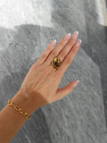 Bague Frappé dorée œil de tigre en acier inoxydable plaqué or