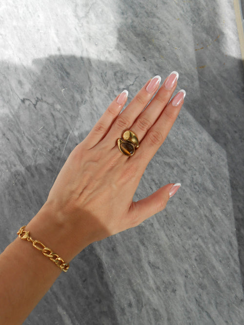 Bague Frappé dorée œil de tigre en acier inoxydable plaqué or